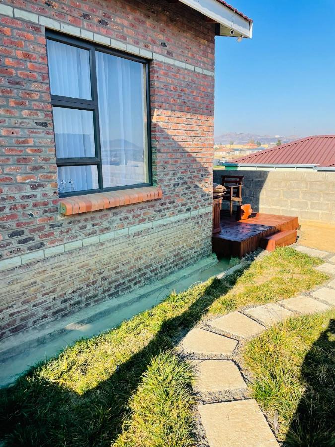 Moh Ville Guest House Масеру Экстерьер фото