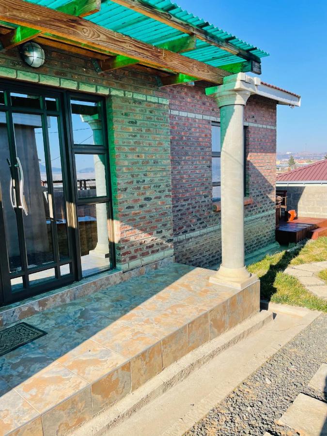 Moh Ville Guest House Масеру Экстерьер фото