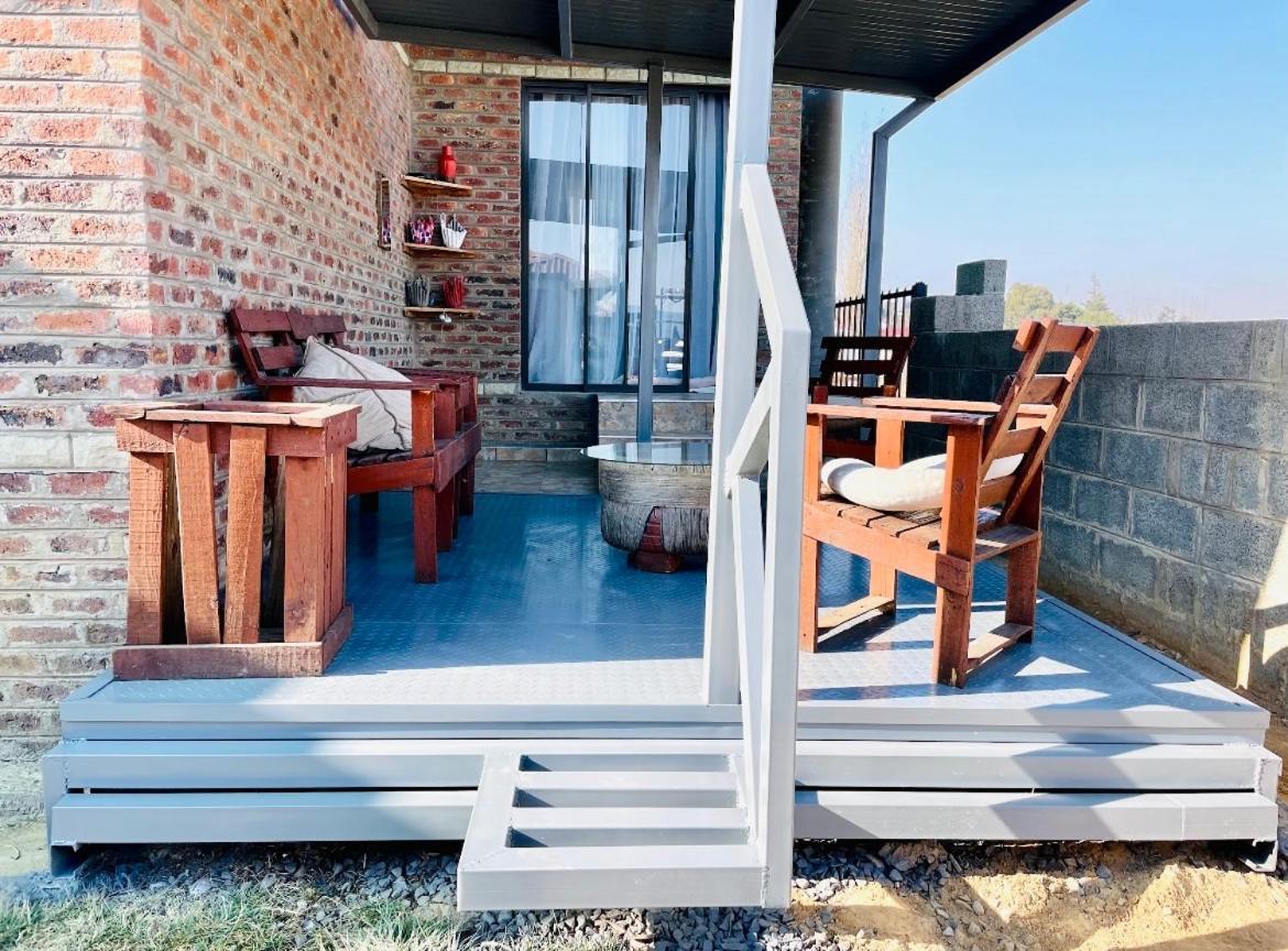 Moh Ville Guest House Масеру Экстерьер фото